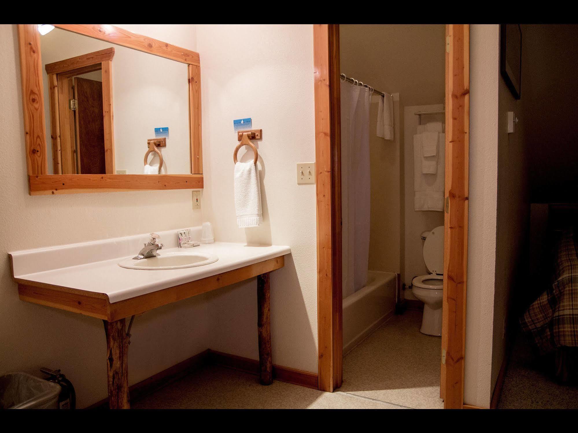 Whittaker'S Motel & Historic Bunkhouse แอชฟอร์ด ภายนอก รูปภาพ